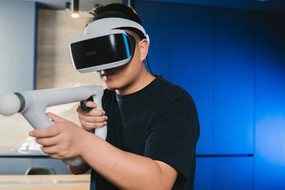 Apple-Reveals-New-Headset--“The-Vision-Pro” 