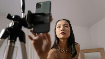 How Digital Media Can Fuel the Manosphere and Toxic Masculinity in Young Minds